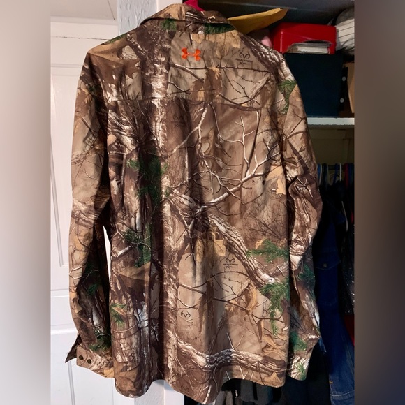 Under armor, real tree camouflage button up shirt, large/extra large. - Picture 3 of 3